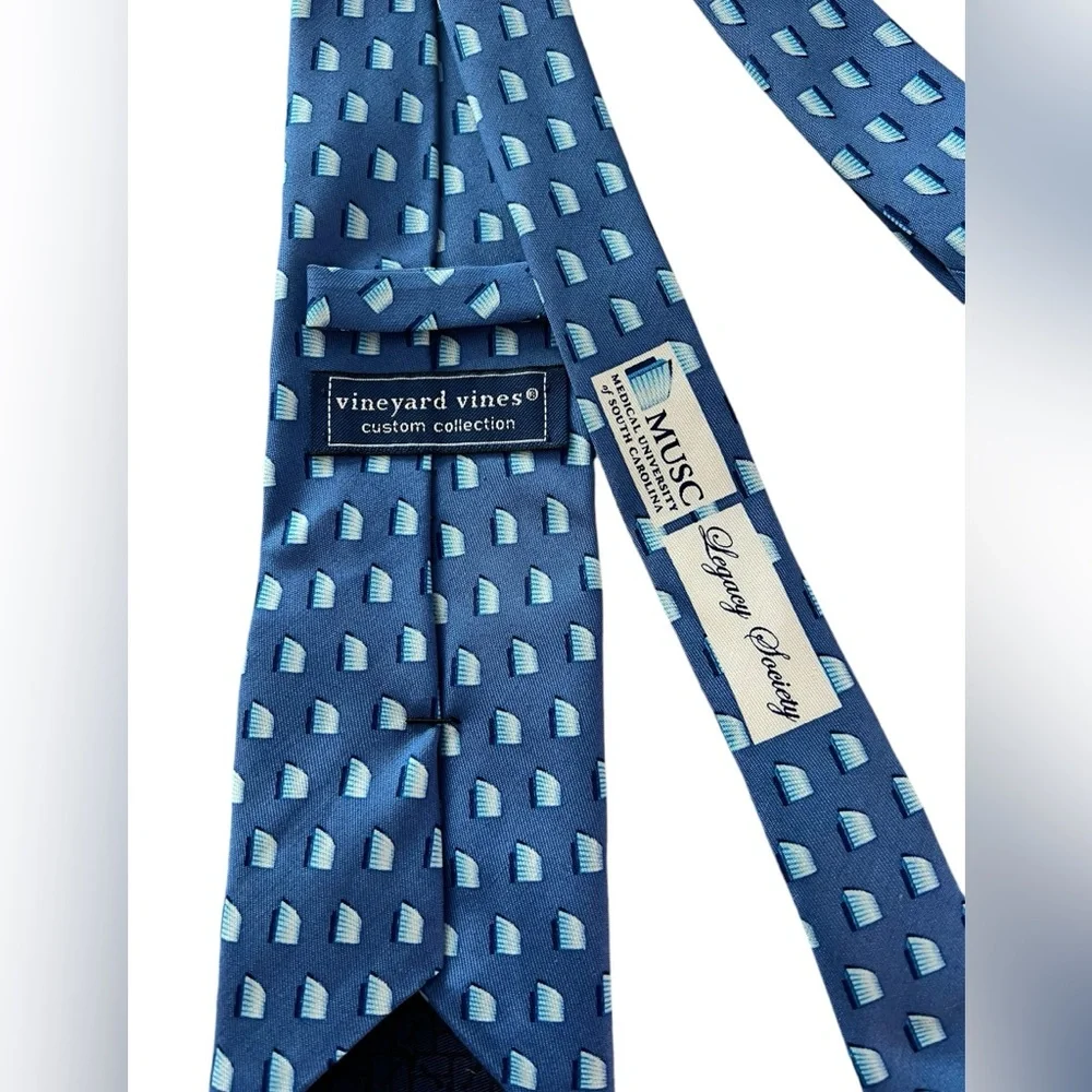 Vineyard Vines Blue Tie‎
